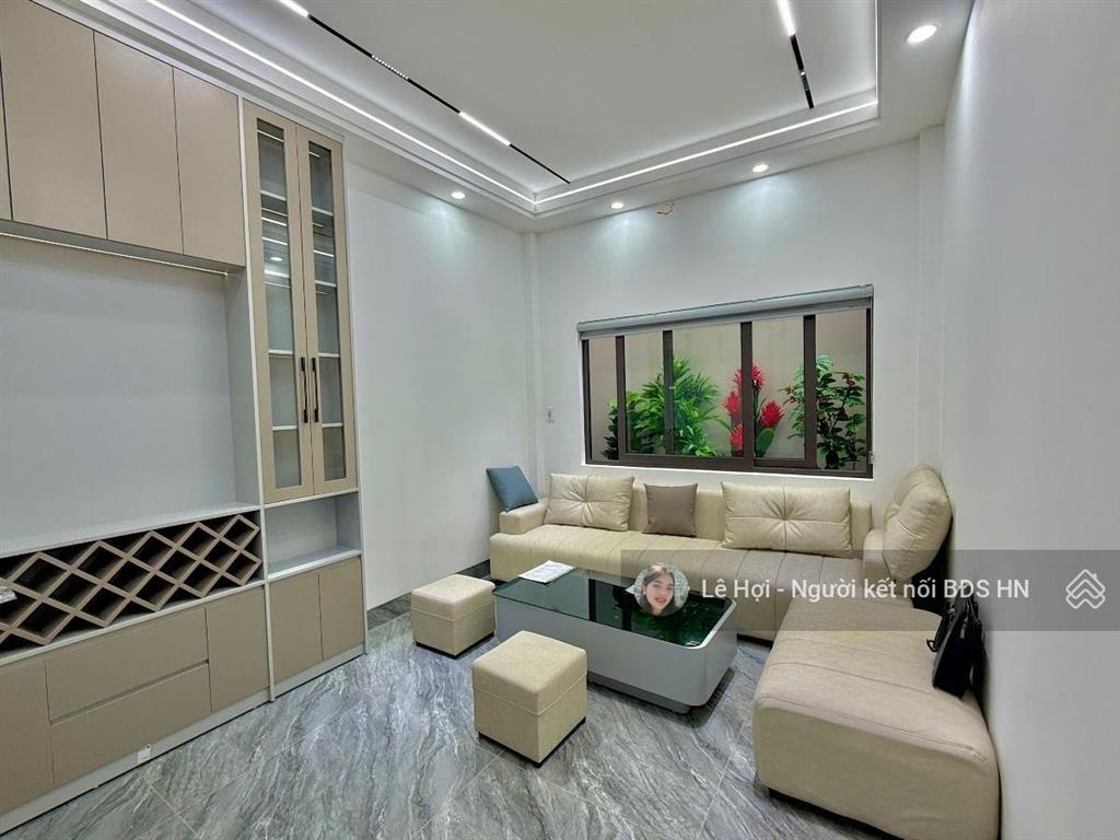 14 tỷ chùa láng, đống đa. dt 43m2*5t, ô tô đỗ cửa, thang máy, dân xây kiên cố, full nội thất ở ngay