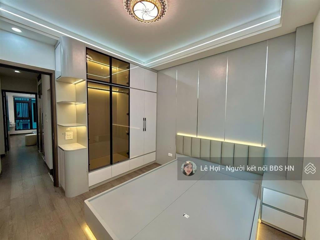 14 tỷ chùa láng, đống đa. dt 43m2*5t, ô tô đỗ cửa, thang máy, dân xây kiên cố, full nội thất ở ngay