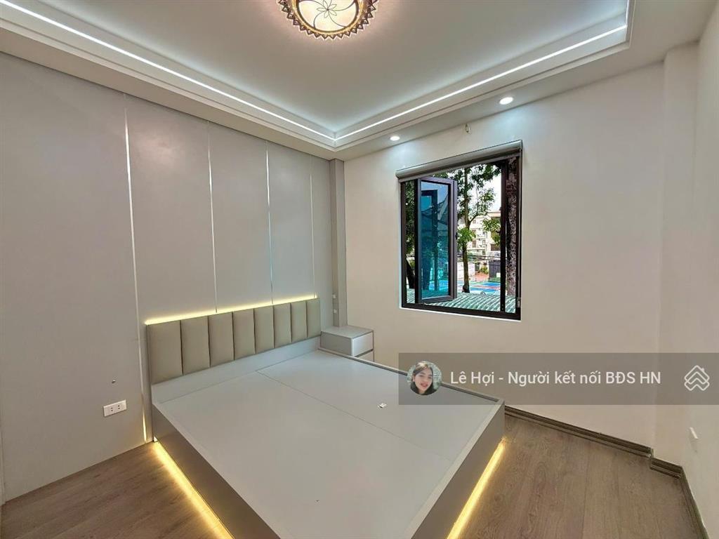 14 tỷ chùa láng, đống đa. dt 43m2*5t, ô tô đỗ cửa, thang máy, dân xây kiên cố, full nội thất ở ngay