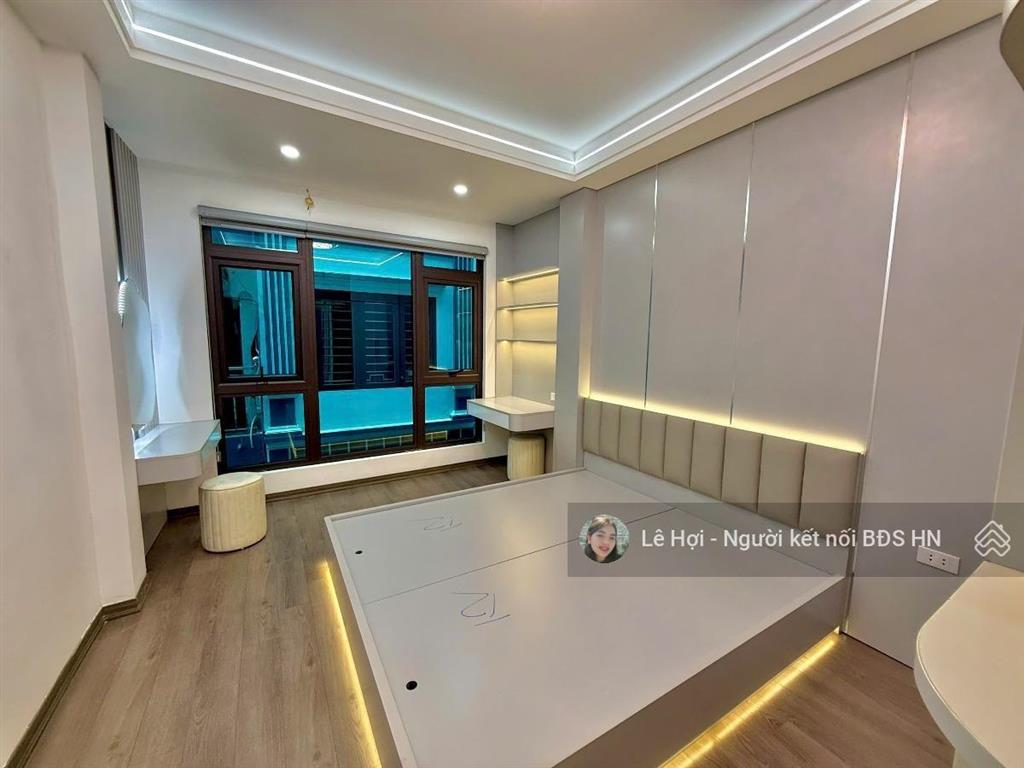 14 tỷ chùa láng, đống đa. dt 43m2*5t, ô tô đỗ cửa, thang máy, dân xây kiên cố, full nội thất ở ngay