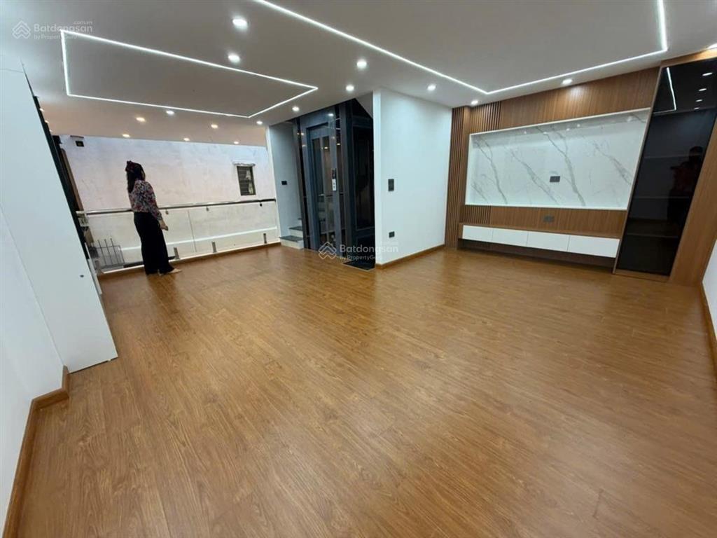 Chỉ hơn 14 tỷ sở hữu nhà khâm thiên, đống đa. dt 56m² * 6 tầng, thang máy, mặt tiền 5.6m đẹp xinh