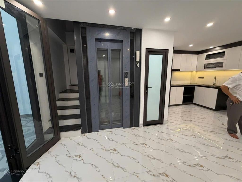Chỉ hơn 14 tỷ sở hữu nhà khâm thiên, đống đa. dt 56m² * 6 tầng, thang máy, mặt tiền 5.6m đẹp xinh