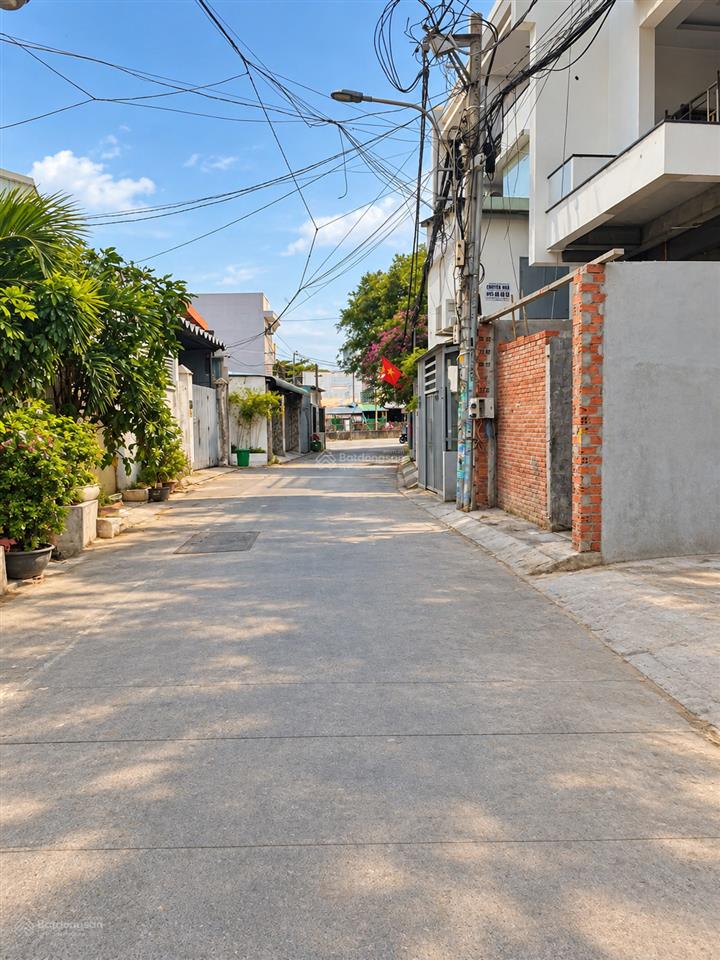 Đất hxh cách phạm văn đồng 100m chỉ 6.6ty