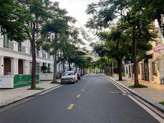 Bán cắt lỗ nhà phố xẻ khe cực phẩm vinhomes grand park