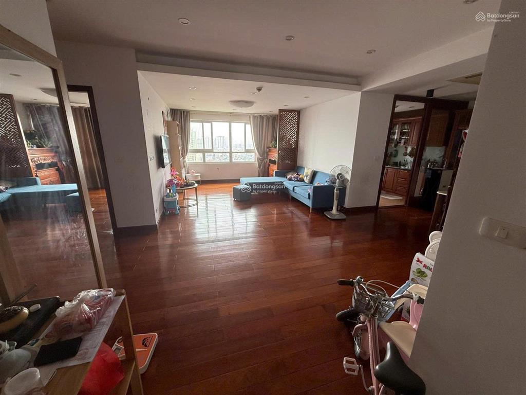 Cho thuê cc mipec towers, 20 triệu, 132m2, 3pn, 2wc, cửa chính tây bắc. giá thuê 20 triệu/tháng.