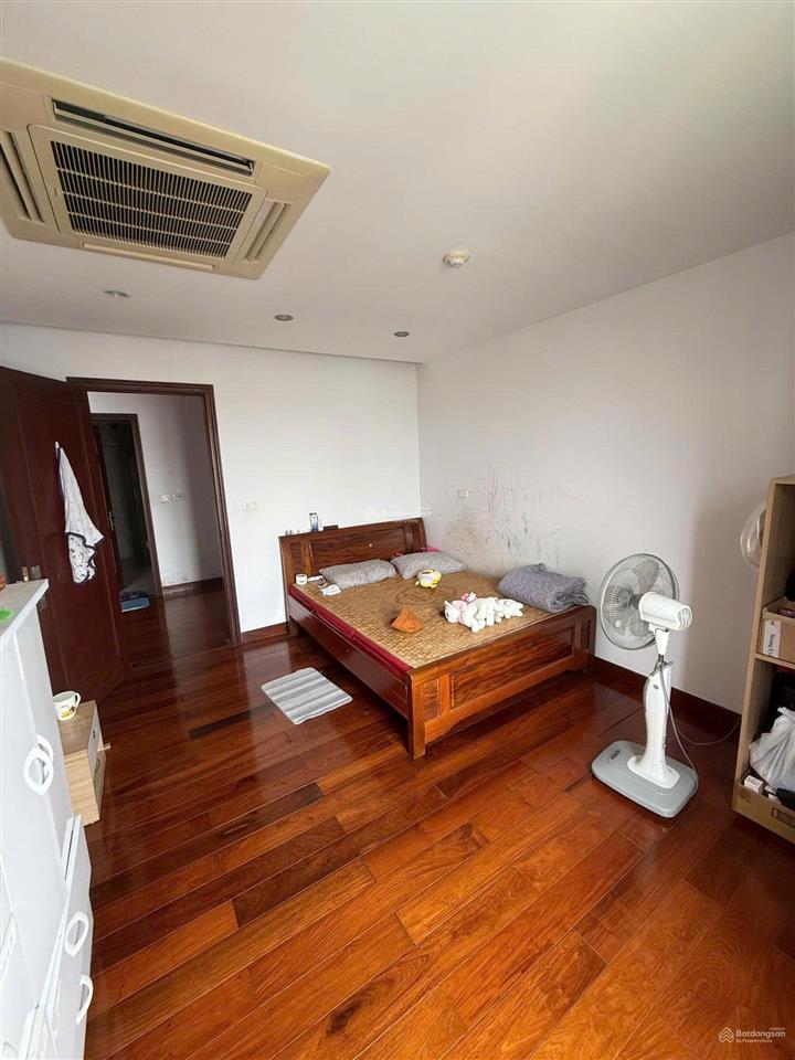 Cho thuê cc mipec towers, 20 triệu, 132m2, 3pn, 2wc, cửa chính tây bắc. giá thuê 20 triệu/tháng.