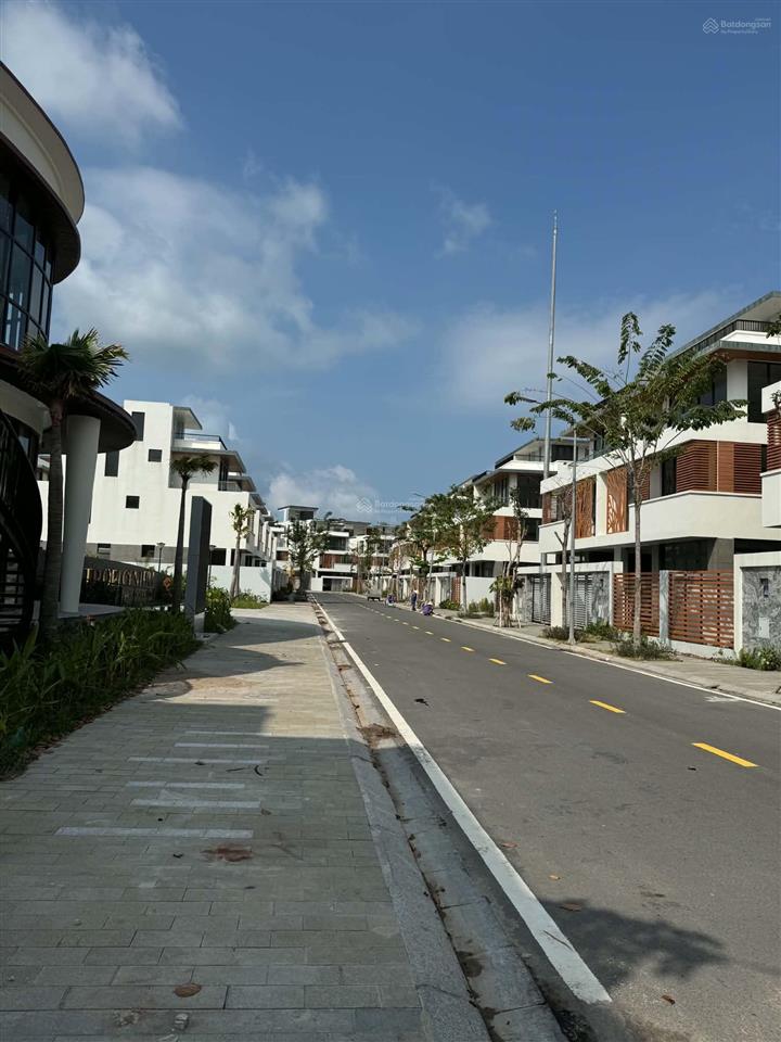 Chính chủ cần bán cắt lỗ gấp bt song lập meyhomes capital phú quốc