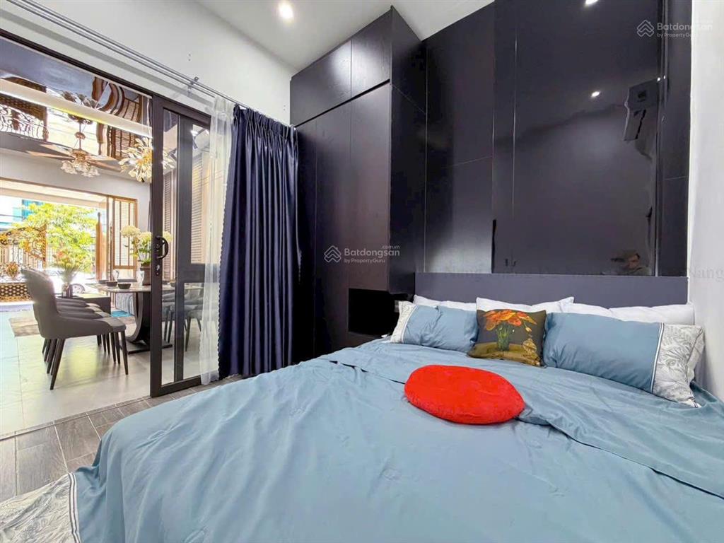 Siêu phẩm 3 tầng tân cổ điển đường nguyễn chích gần lý thái tông, có gara ô tô 7 chỗ