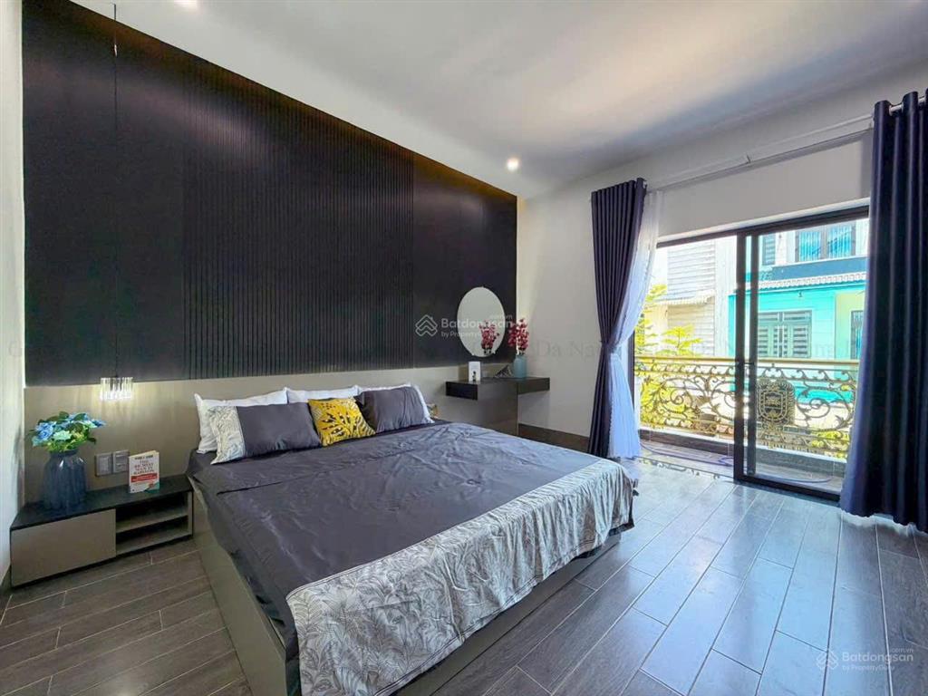 Siêu phẩm 3 tầng tân cổ điển đường nguyễn chích gần lý thái tông, có gara ô tô 7 chỗ