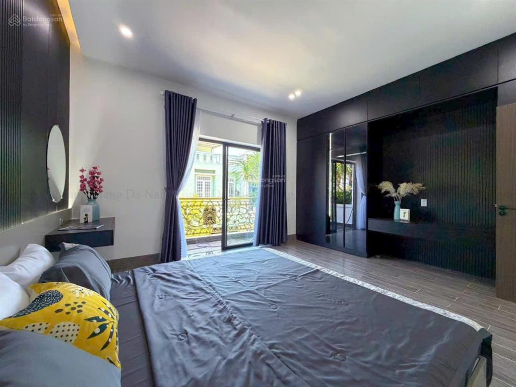 Siêu phẩm 3 tầng tân cổ điển đường nguyễn chích gần lý thái tông, có gara ô tô 7 chỗ