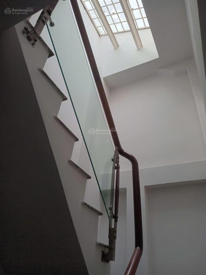 Cho thuê nhà trần gần chợ thiếc đường trần quý 4pn nhỏ ,2 nhà vệ sinh ở tầng trệt và sân thượng