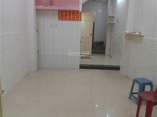 Cho thuê nhà trần gần chợ thiếc đường trần quý 4pn nhỏ ,2 nhà vệ sinh ở tầng trệt và sân thượng