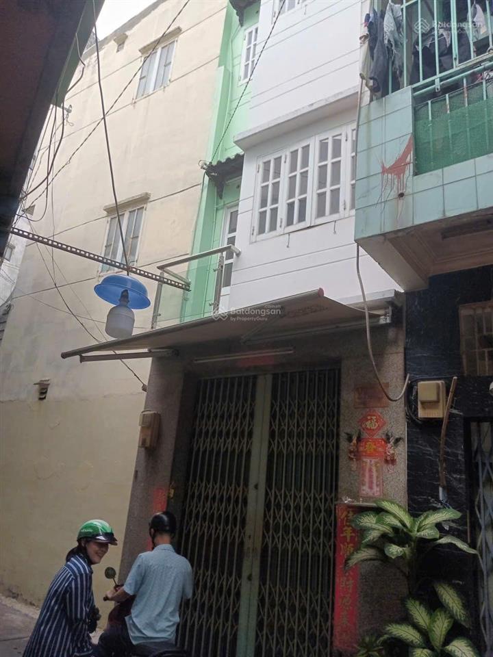 Cho thuê nhà trần gần chợ thiếc đường trần quý 4pn nhỏ ,2 nhà vệ sinh ở tầng trệt và sân thượng
