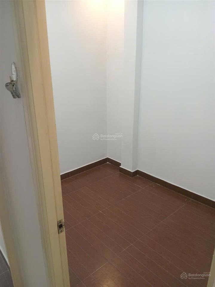 Cho thuê nhà trần gần chợ thiếc đường trần quý 4pn nhỏ ,2 nhà vệ sinh ở tầng trệt và sân thượng
