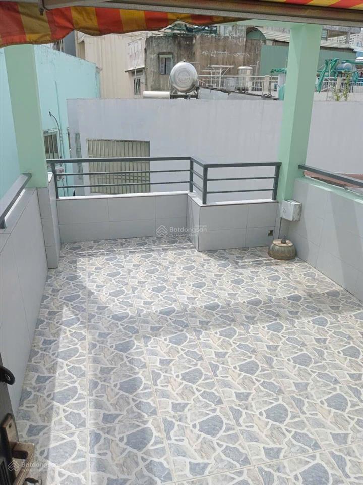 Cho thuê nhà trần gần chợ thiếc đường trần quý 4pn nhỏ ,2 nhà vệ sinh ở tầng trệt và sân thượng