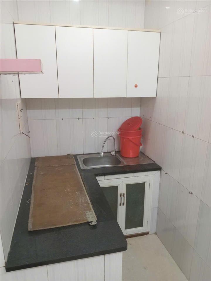 Cho thuê nhà trần gần chợ thiếc đường trần quý 4pn nhỏ ,2 nhà vệ sinh ở tầng trệt và sân thượng