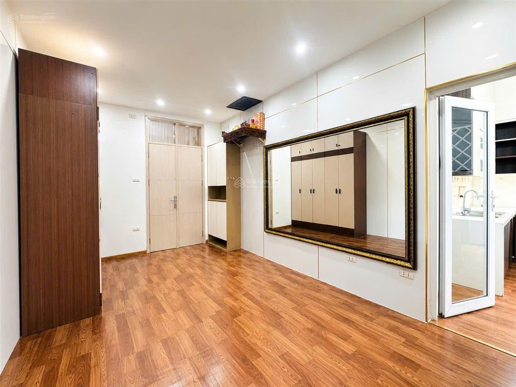 Cho thuê tập thể t5 hào nam 70m2 2 ngủ full đồ 10tr