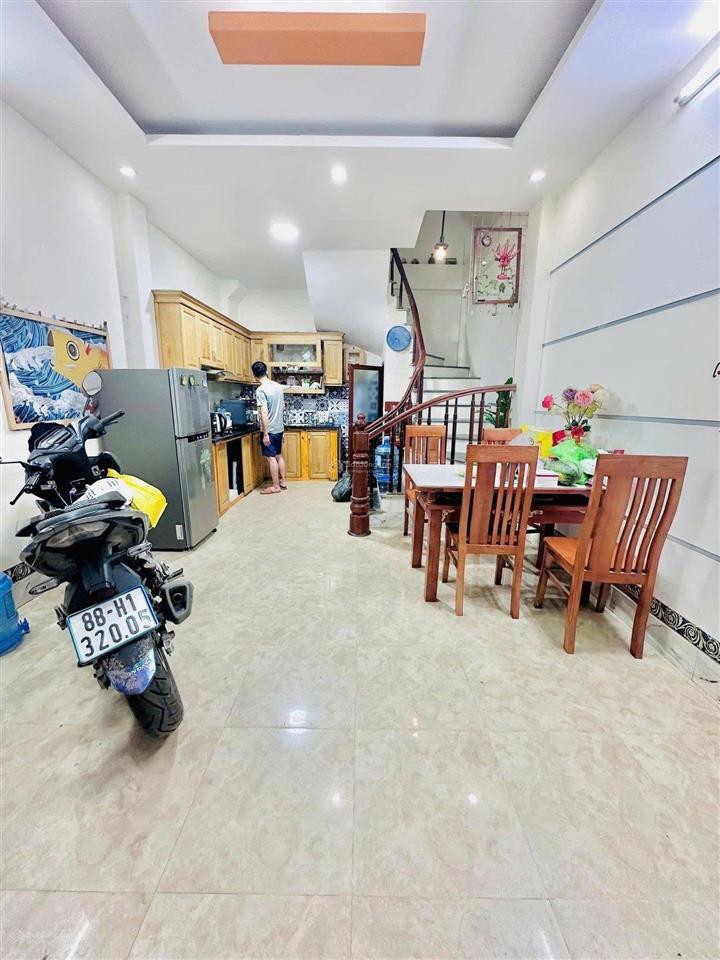 Cho thuê nhà lạc long quân 13tr 3 ngủ, full đồ