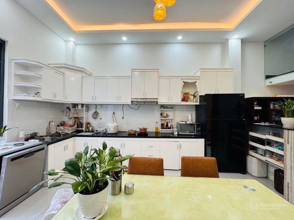 Nhà mới rẻ  4 tầng  lê văn quới  90m2  4x23  có sân đậu xe  4 pn, 5 wc  pháp lý chuẩn