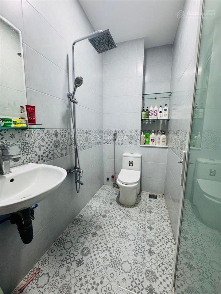 Nhà mới rẻ  4 tầng  lê văn quới  90m2  4x23  có sân đậu xe  4 pn, 5 wc  pháp lý chuẩn