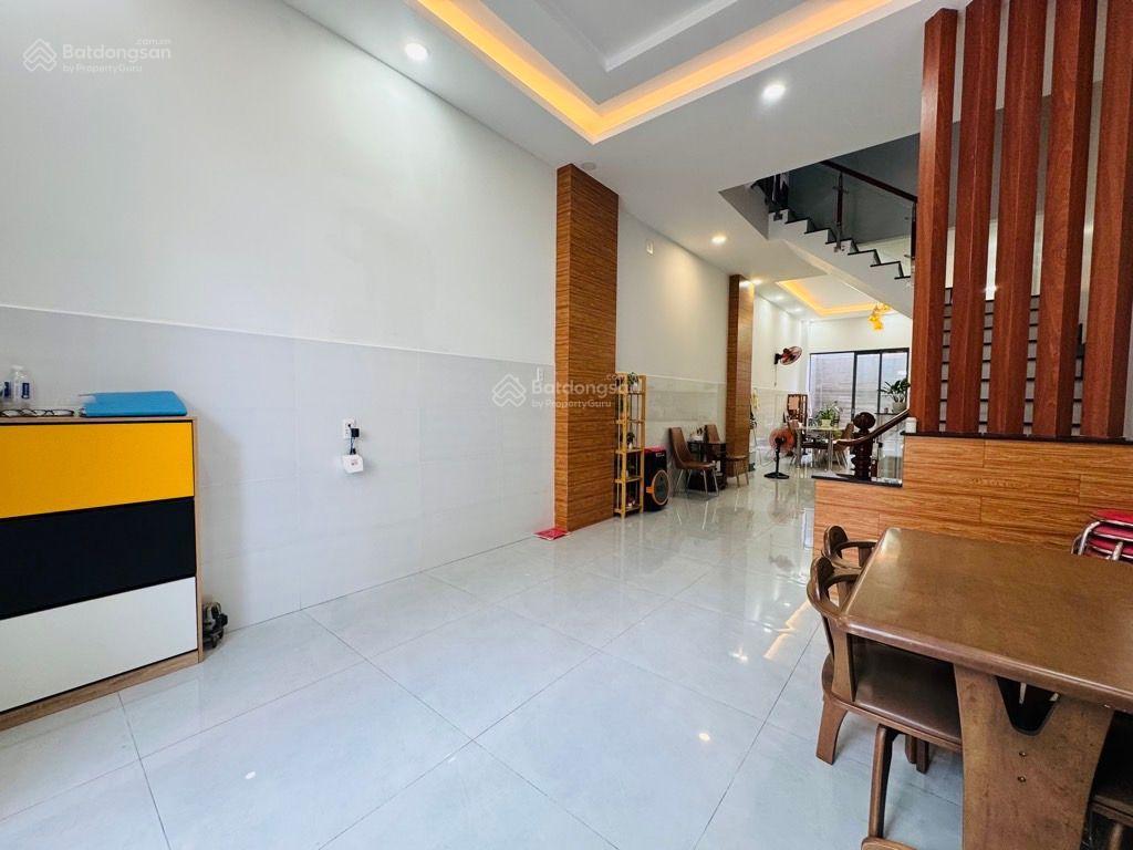Nhà mới rẻ  4 tầng  lê văn quới  90m2  4x23  có sân đậu xe  4 pn, 5 wc  pháp lý chuẩn