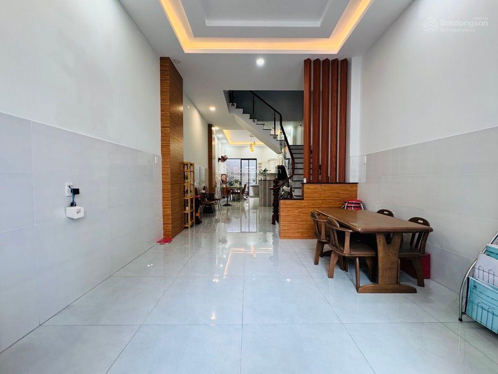 Nhà mới rẻ  4 tầng  lê văn quới  90m2  4x23  có sân đậu xe  4 pn, 5 wc  pháp lý chuẩn