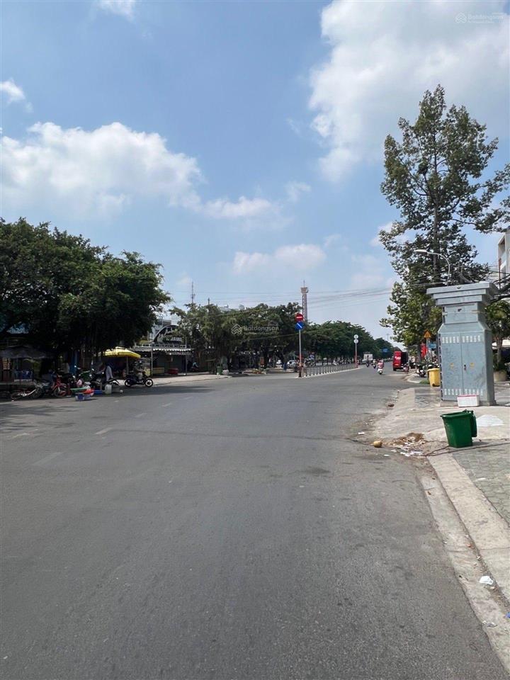 Mặt tiền kinh doạn vành đai trong  130m2 sát aoen bình tân  đường trước nhà 20m