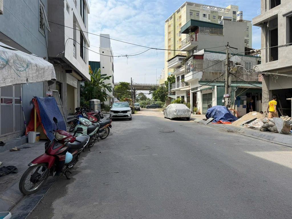 Bán nhà mặt tiền 8m ngõ 26 thượng thanh, việt hưng, 88m2, ô tô vào nhà, gần 3 trường học