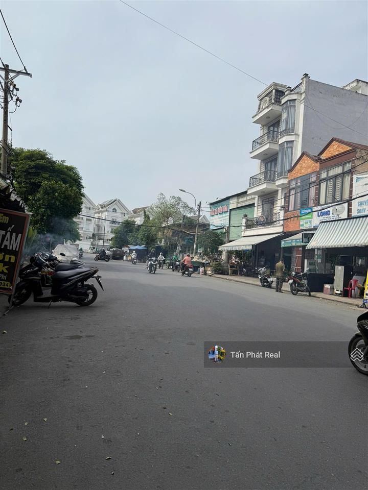 Mtkd trần bá giao gần dương quảng hàm, dt vuông vức 4mx19m=76m2. 1 trệt 2 lầu st kiên cố!