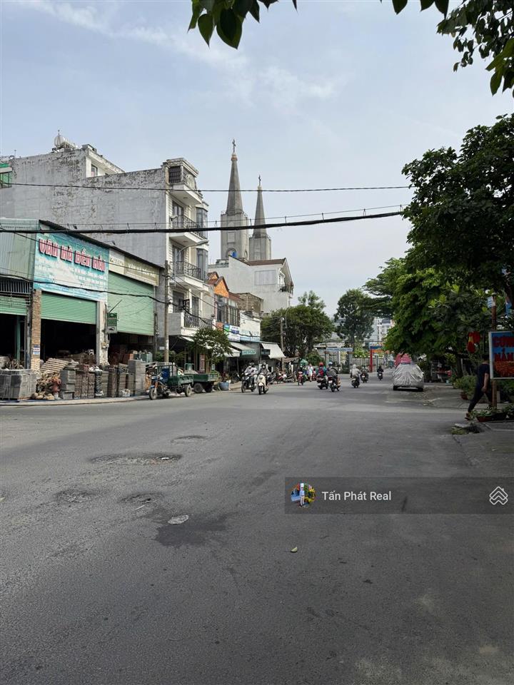 Mtkd trần bá giao gần dương quảng hàm, dt vuông vức 4mx19m=76m2. 1 trệt 2 lầu st kiên cố!