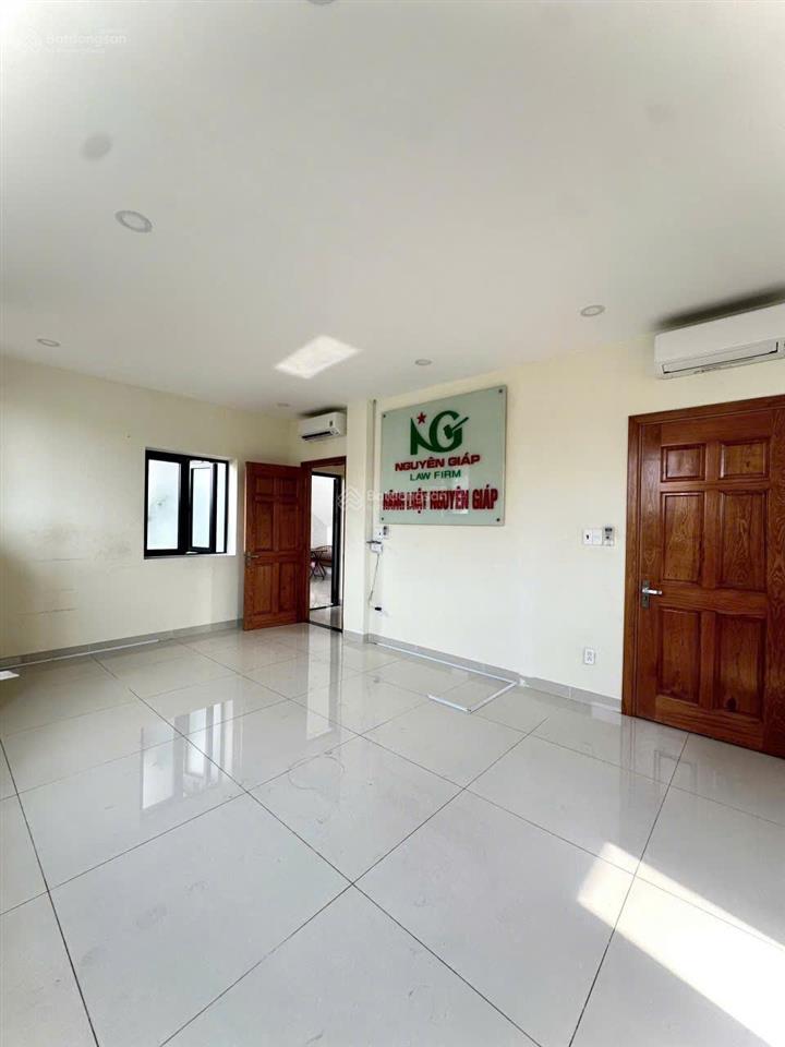 Cho thuê văn phòng tầng 2 biệt thự, 30m2, tại khang điền, phước long (bt 2 mặt tiền, khu đông đúc)