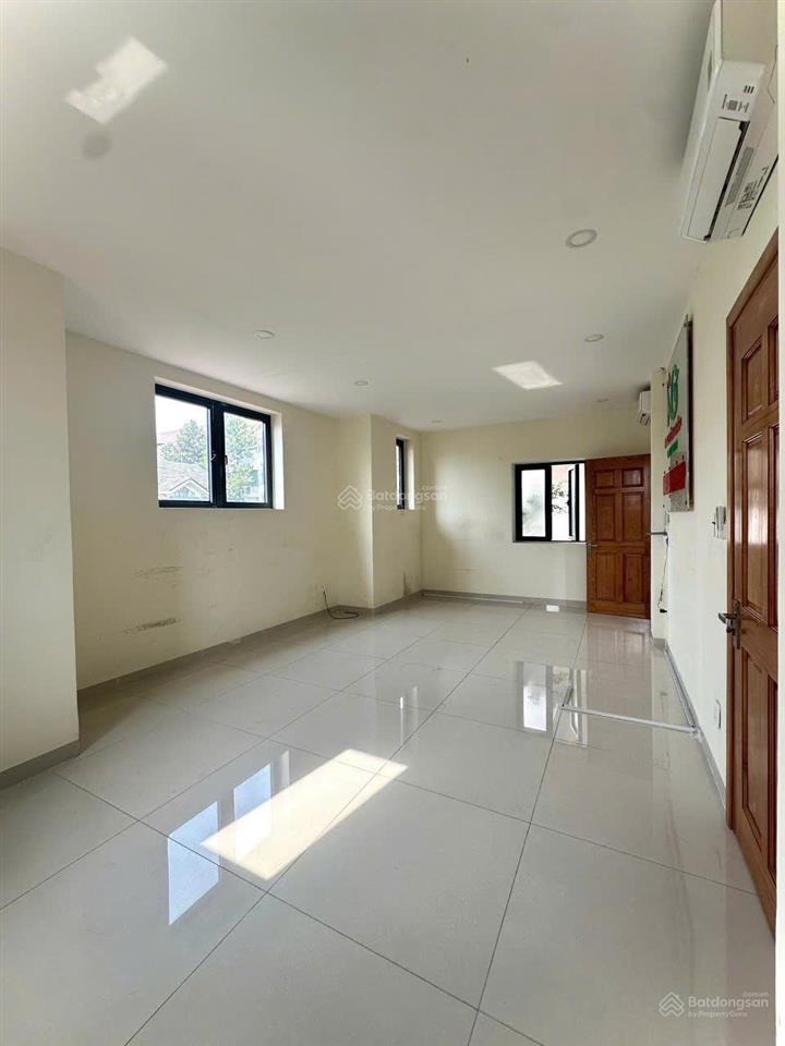 Cho thuê văn phòng tầng 2 biệt thự, 30m2, tại khang điền, phước long (bt 2 mặt tiền, khu đông đúc)