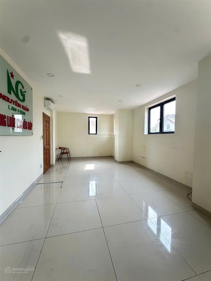 Cho thuê văn phòng tầng 2 biệt thự, 30m2, tại khang điền, phước long (bt 2 mặt tiền, khu đông đúc)