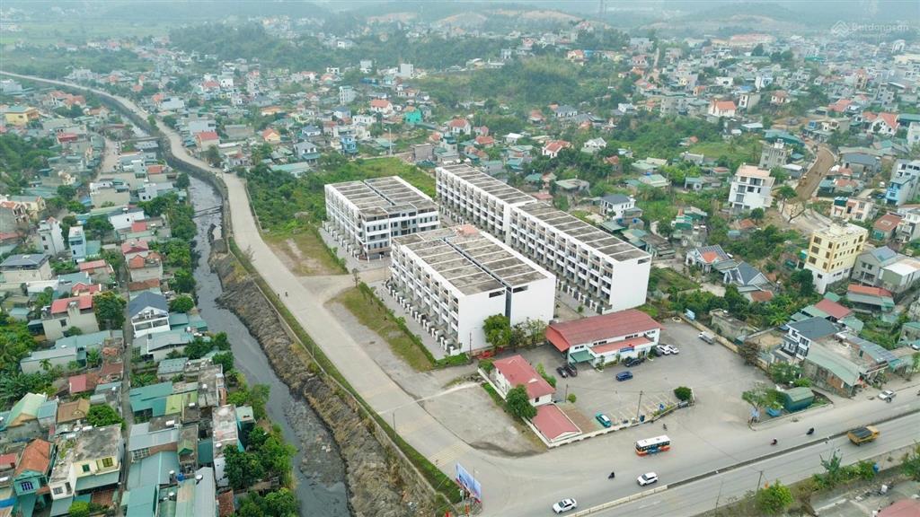 Liền kề có sổ hoàn thiện mặt ngoài rẻ nhất hạ long.  0918 141 ***