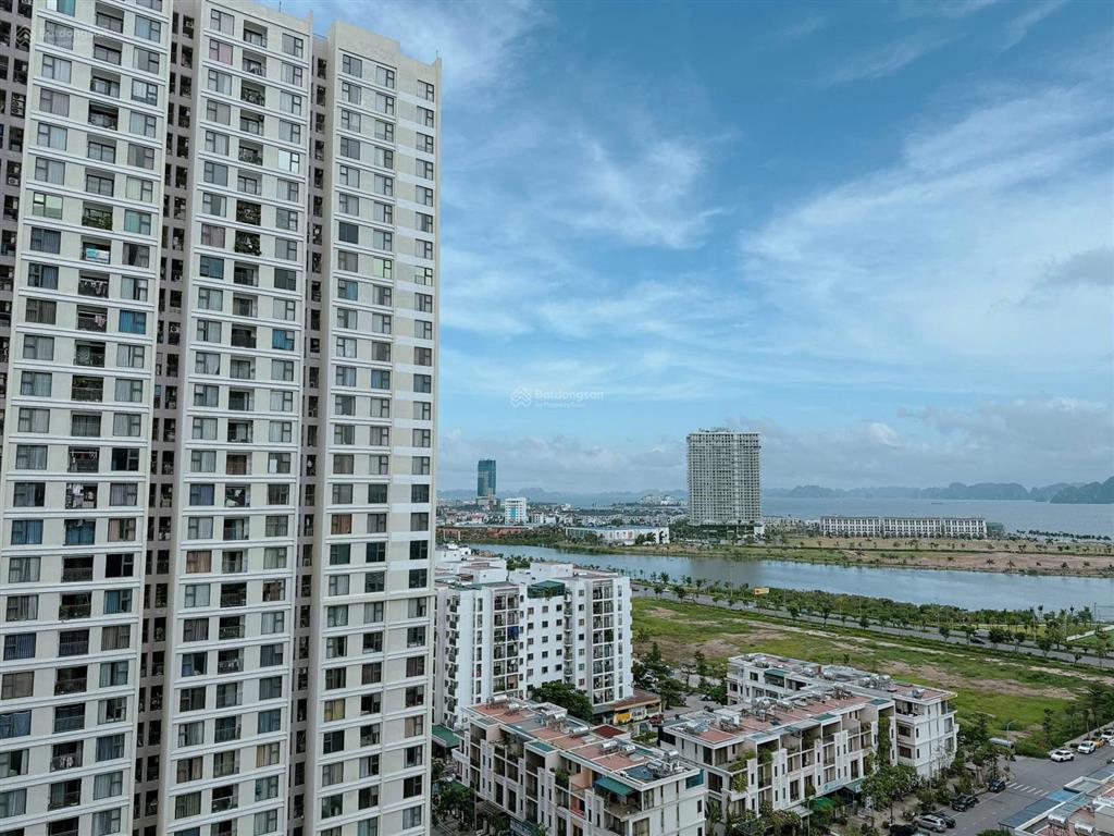 Bán căn hộ 1pn lớn 2 ban công tầng trung hướng đông nam