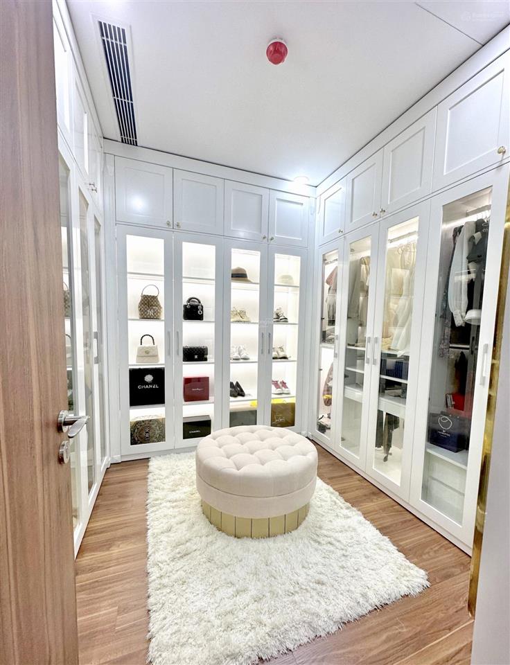 Chính chủ bán gấp căn hộ view triệu đô 100 triệu/m2, 132m2, 3pn full đồ sẵn về ở ngay