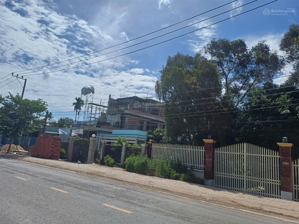 Bán 2057m2 có 300 ođt, còn lại cln