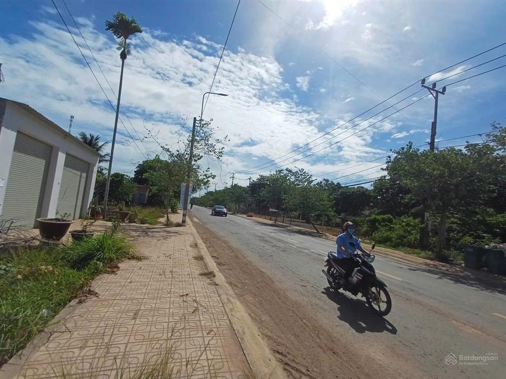 186.6m2 mặt tiền đt838, thị trấn đông thành, đức huệ, long an