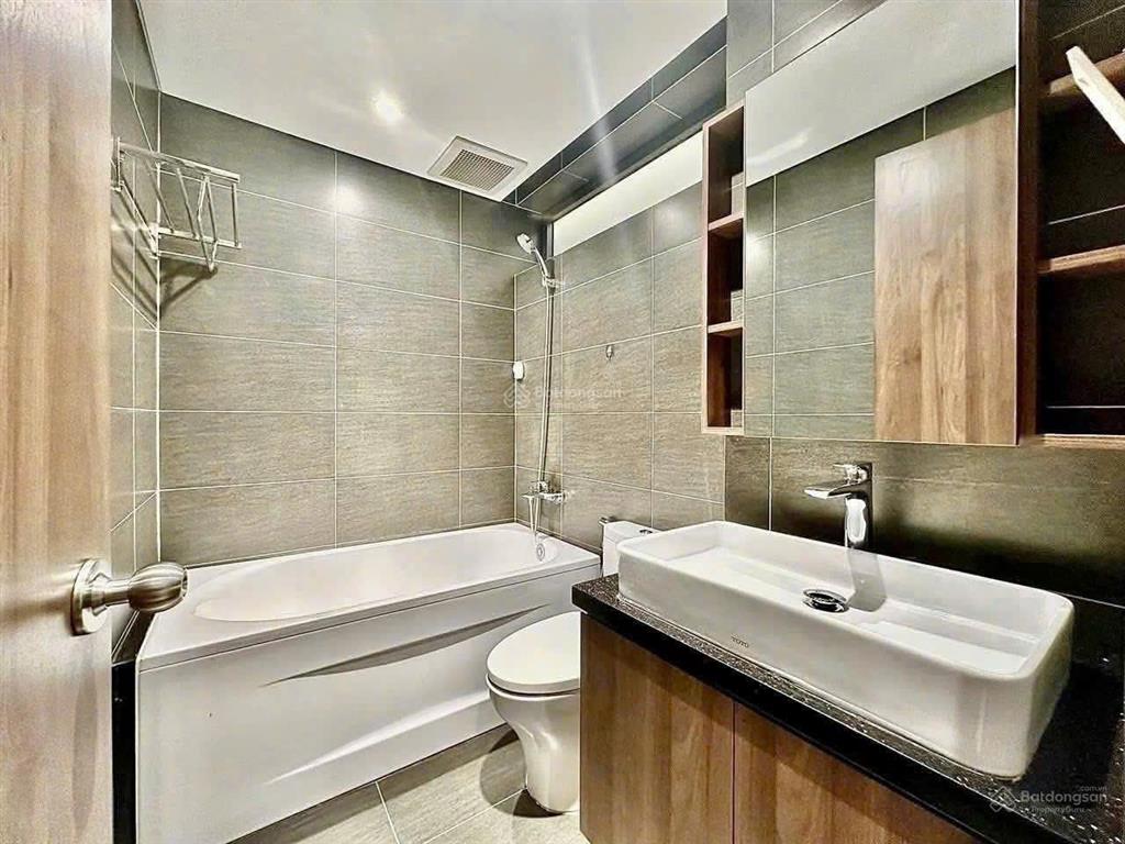 Cho thuê căn hộ studio, ban công, q5, đường trần hưng đạo, gần đh sư phạm, cầu nguyễn văn cừ