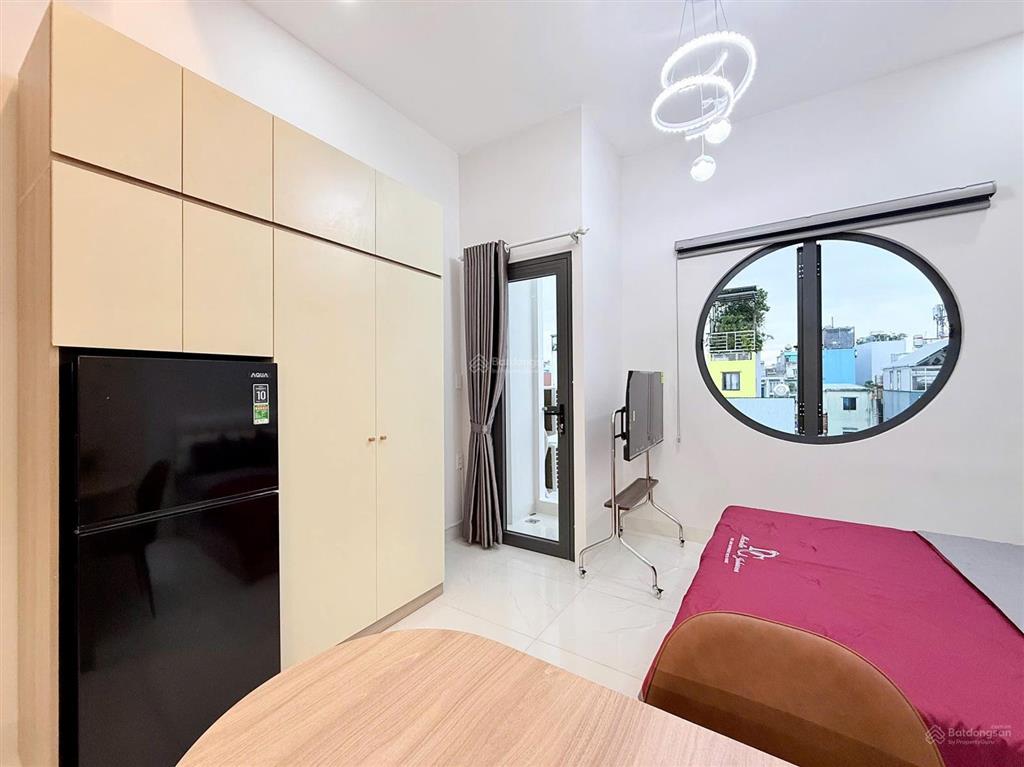 Cho thuê căn hộ studio full nội thất ban công nguyễn văn cừ quận 5