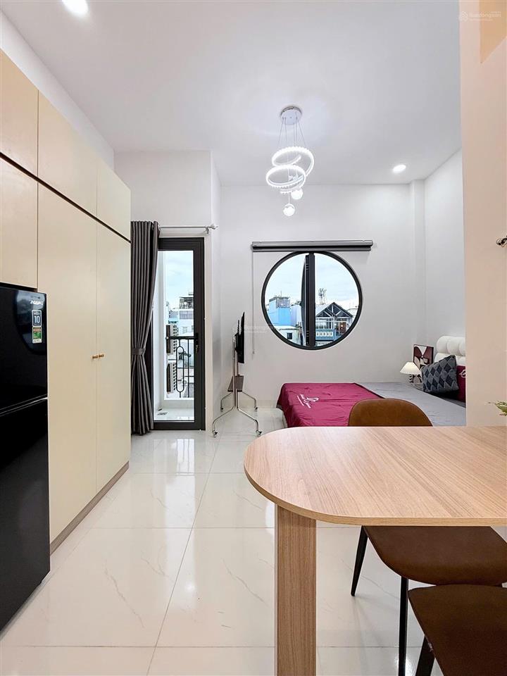 Cho thuê căn hộ studio full nội thất ban công nguyễn văn cừ quận 5