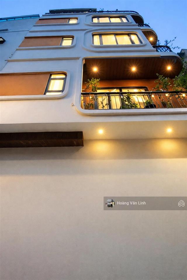 Tầm tiền hiếm. nguyễn tuân  5 tầng lô góc ô tô tránh. dt 30m mt 3,7m. ảnh thật 100%. sẵn ở ngay!