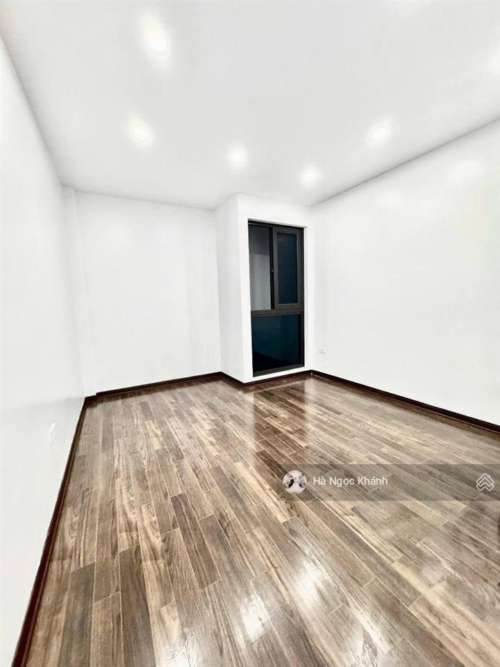 Phân lô bàn cờ  vỉa hè  ô tô tránh dừng đỗ ngày đêm  lê văn lương  22,5 tỷ 52m  5 tầng đẹp