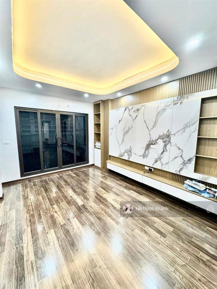 Phân lô bàn cờ  vỉa hè  ô tô tránh dừng đỗ ngày đêm  lê văn lương  22,5 tỷ 52m  5 tầng đẹp