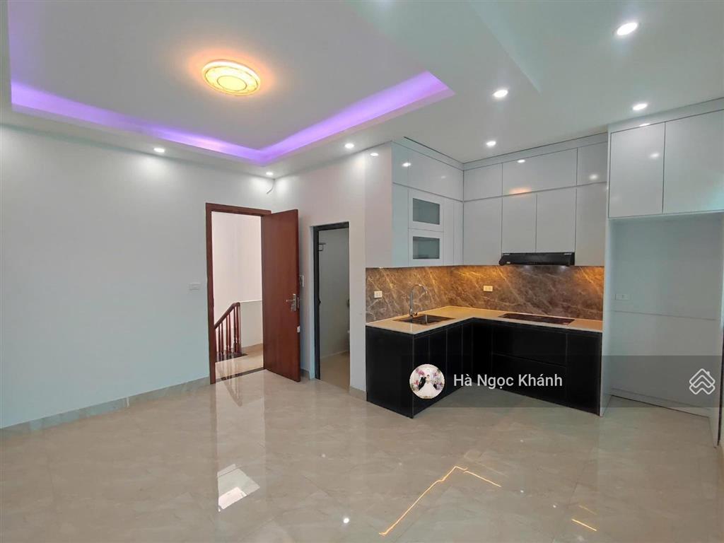 443tr/m2  mặt phố cầu giấy, vỉa hè kinh doanh  19,5 tỷ 44m2  5 tầng  thang máy