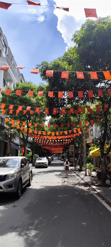 Hoàng quốc việt  lô góc 3 mặt thoáng  phân lô ô tô tránh  70m 7 tầng thang máy đẹp long lanh