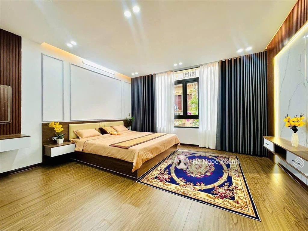 Hoàng quốc việt  lô góc 3 mặt thoáng  phân lô ô tô tránh  70m 7 tầng thang máy đẹp long lanh