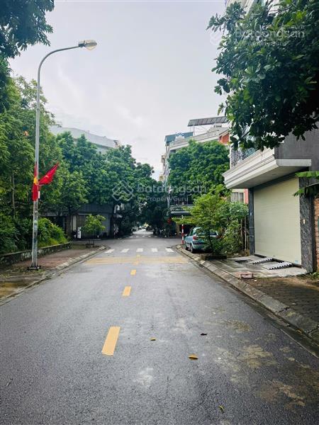 Rẻ nhất long biên  136.8m2 đất ngõ ô tô thông mặt tiền rộng 6m6