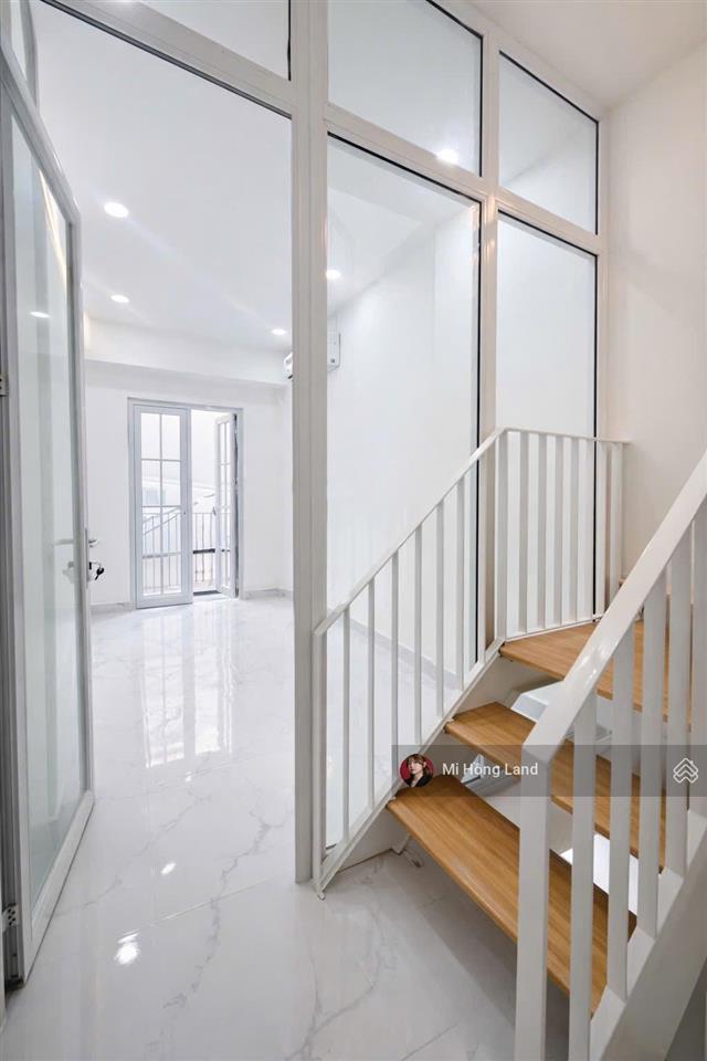 Chưa tới 3tỷ sở hữu nhà đẹp shr sát vách q4, 3 tầng, 2tỷ6 trao đổi