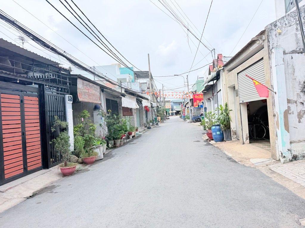 Bán đất tặng nhà c4  lò lu  60m hxh  full thổ cư  chỉ 3.95tỷ